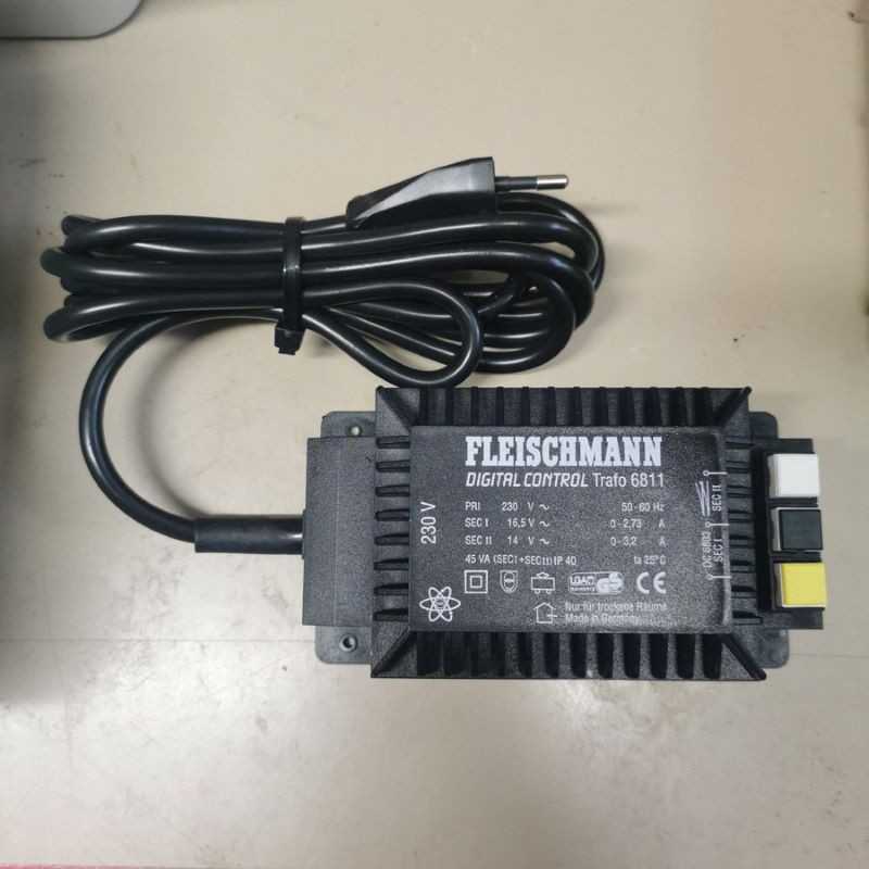 Fleischmann 6811 . Trafo Digital Control
